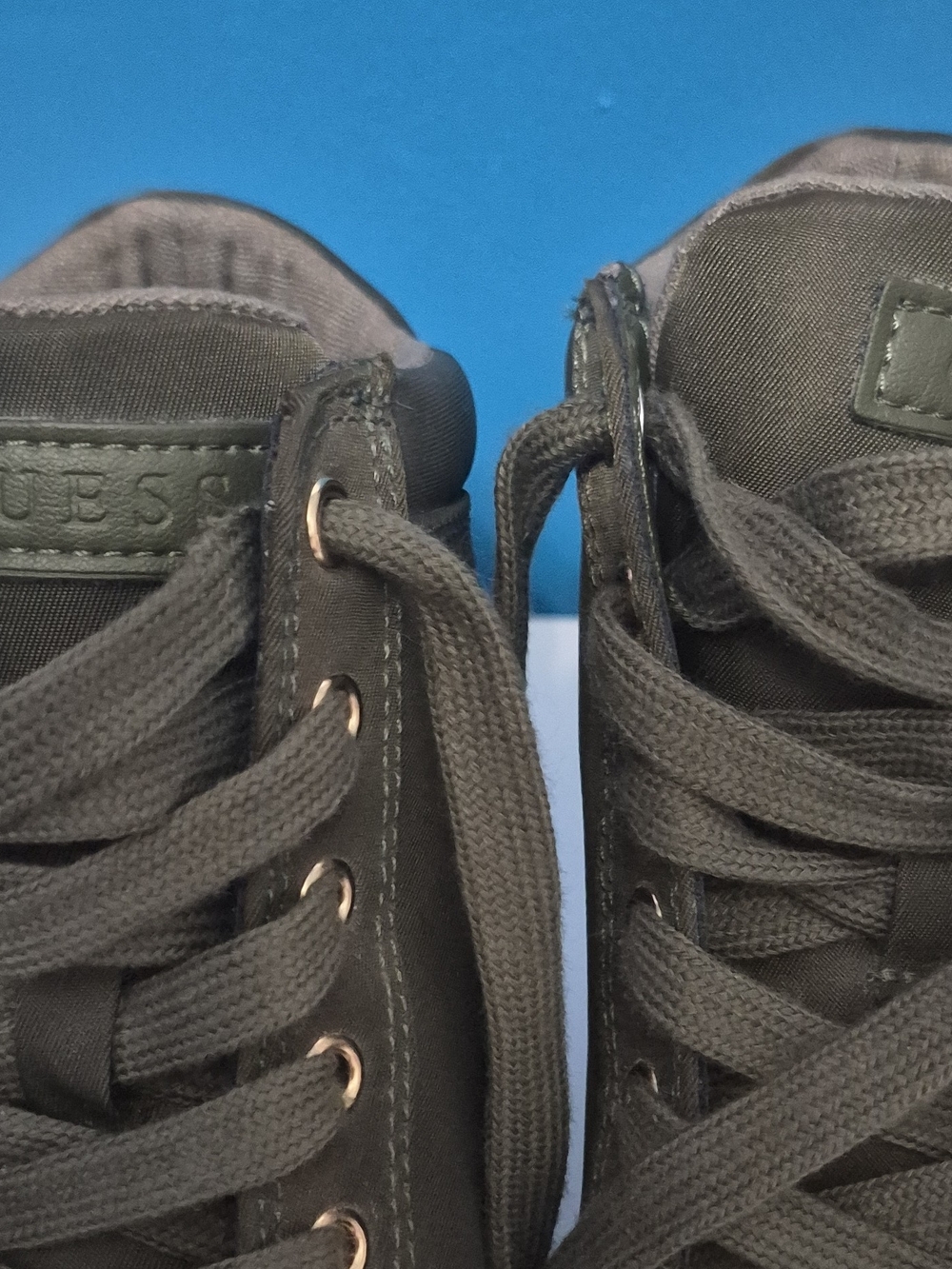 GUESS Men’s Olive Green High-Top Sneakers with White Sole - Picture 4 of 6